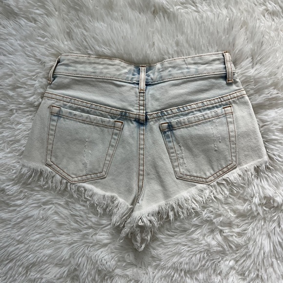 Forever 21 Light-Washed Ripped Jean Shorts Size XS - Picture 5 of 12